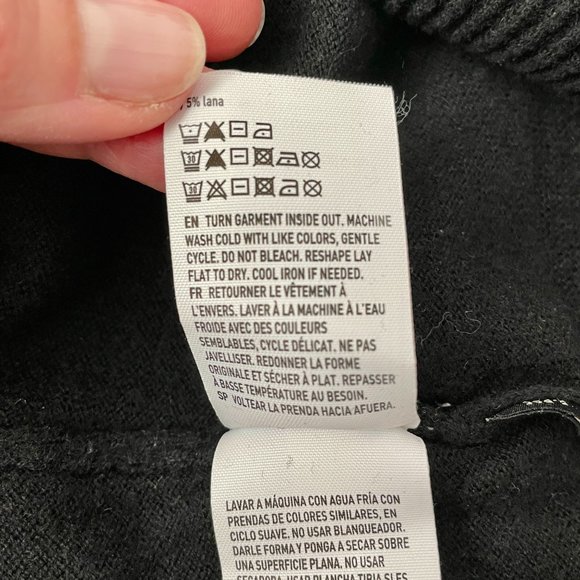 Men's American Eagle Seriously Soft Classic Fit Black V Neck Sweater, Size M - Picture 7 of 7